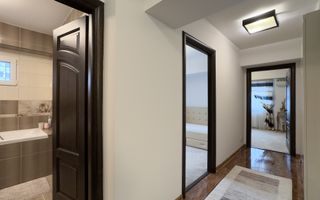 Apartament cu 3 camere, Parcare, P-ta Cipariu  zona Central - Poză 18