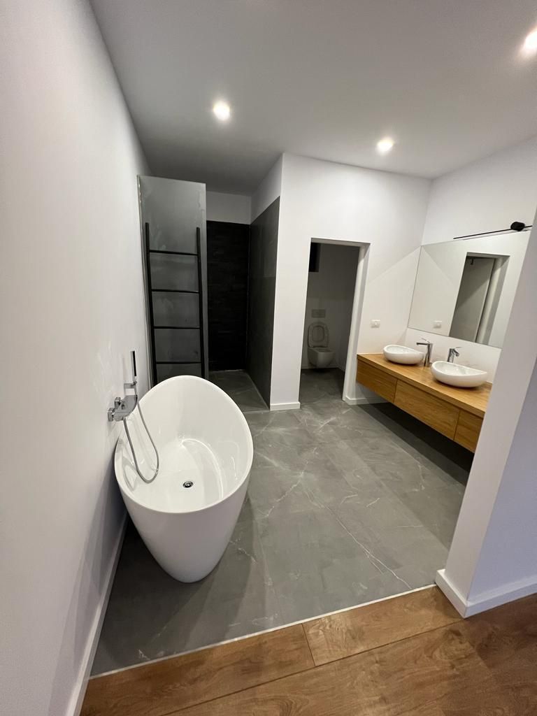 Locuinta moderna spatioasa cu garaj - Poză 17