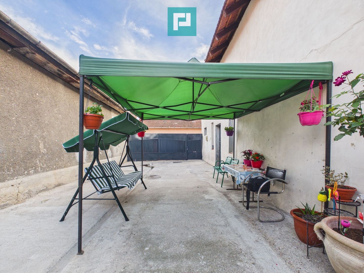 Casă P+E cu două apartamente, zona Drăgășani - Poză 19
