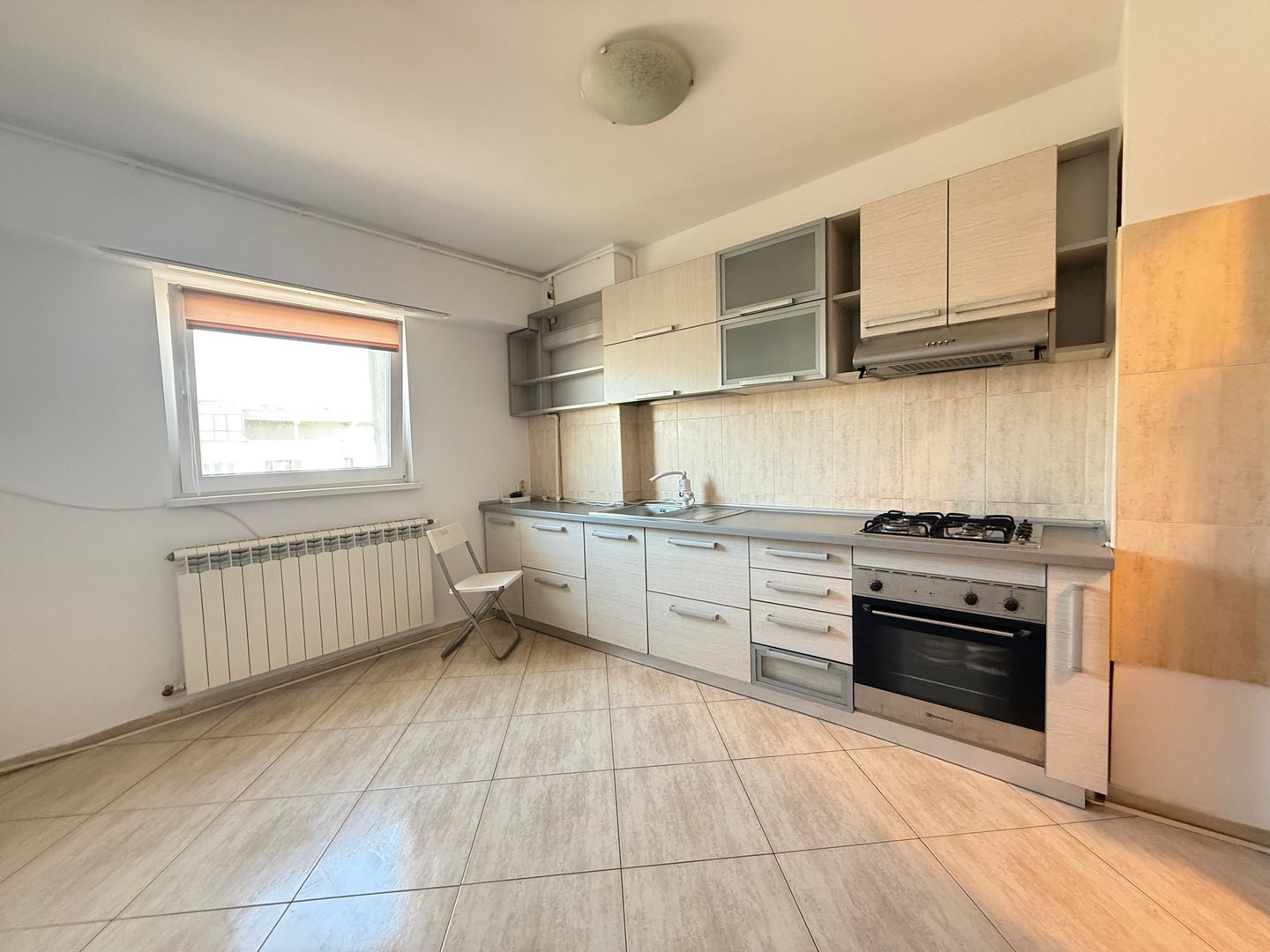 OPORTUNITATEA ULTRACENTRALĂ | APARTAMENT 2 CAMERE LA 450 M DE CENTRUL VECHI | - Poză 2