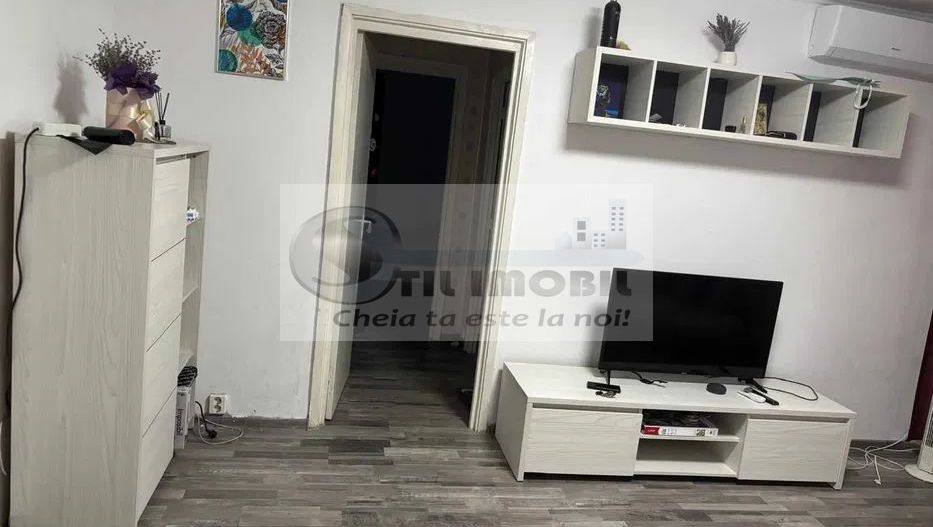Apartament 2 camere, semidecomandat, Podul de Piatră - Poză 1