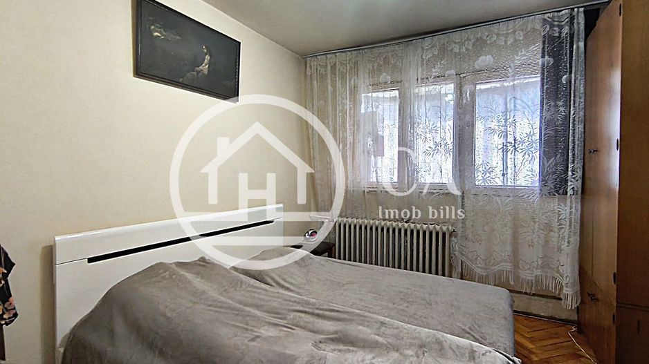 Apartament de vânzare cu 3 camere în zona Rogerius, Oradea - Poză 1