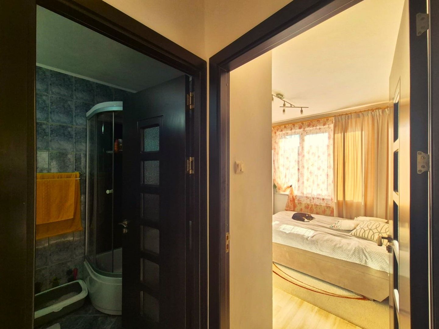 Ideal pentru un cuplu, apartament decomandat, însorit și foarte luminos. - Poză 11