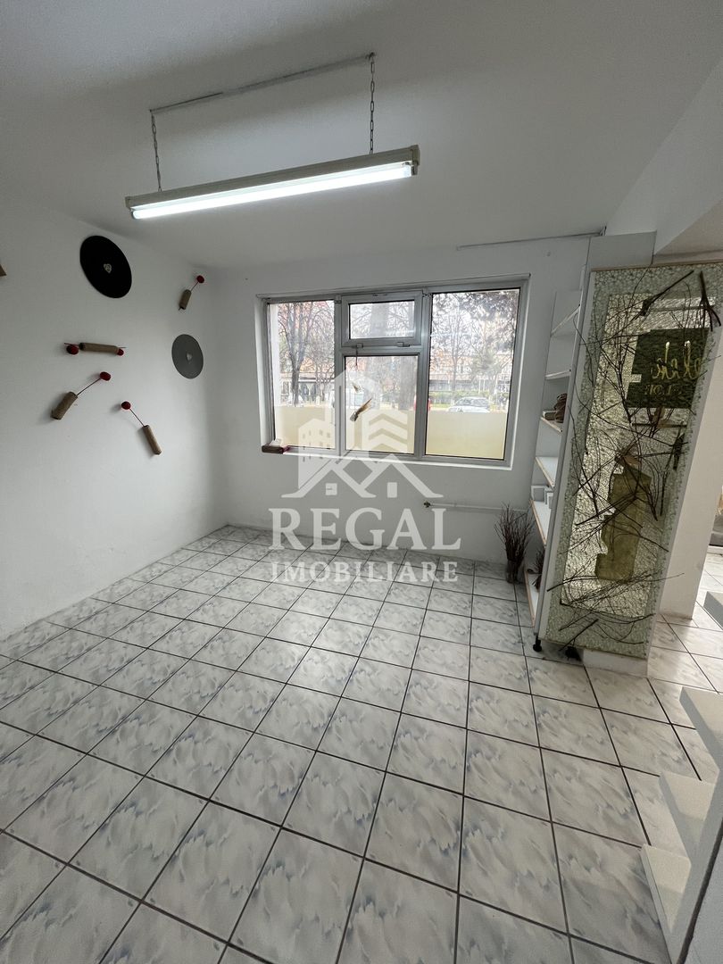 Spațiu comercial de vânzare – 47 mp utili, vitrină generoasă - Poză 4