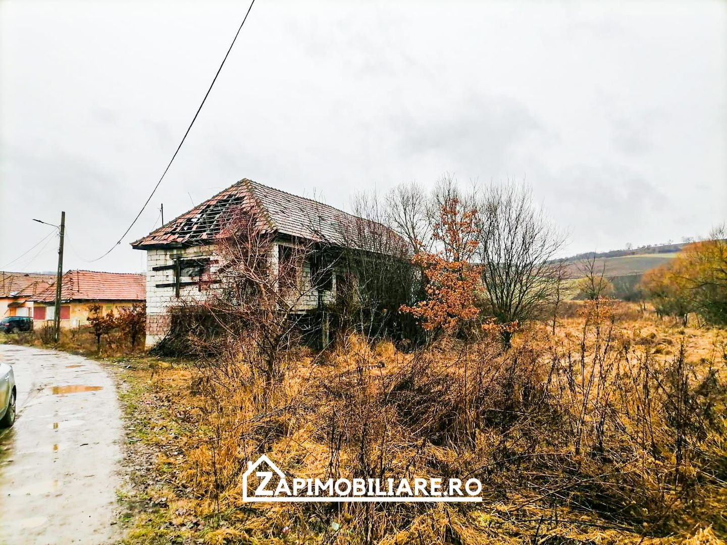 Craciunesti - Casa la rosu - 356 mp +  teren 1160 mp - Poză 2