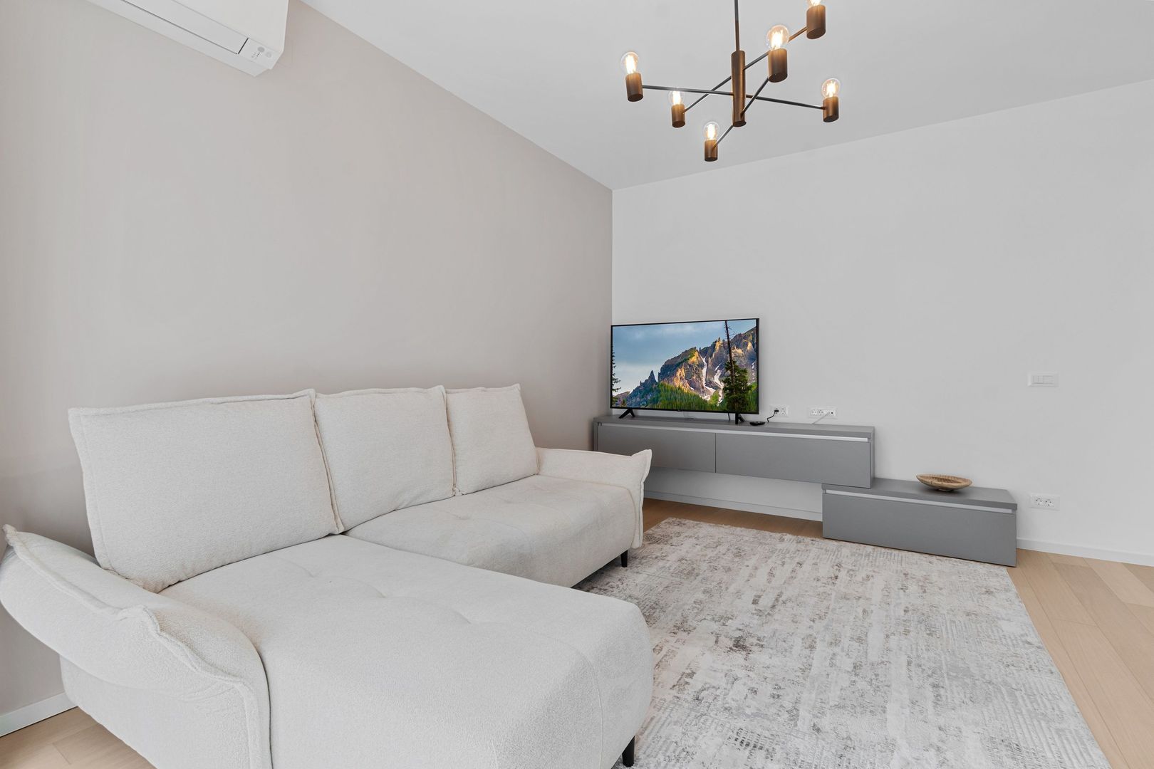 Jandarmeriei- Apartament modern, 2 camere- 59 mp utili-la cheie! - Poză 4