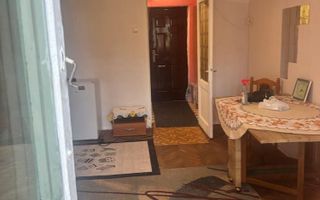 Garsonieră de închiriat, zona Tătărași, etaj intermediar, aproape de mijloace de transport - Poză 1