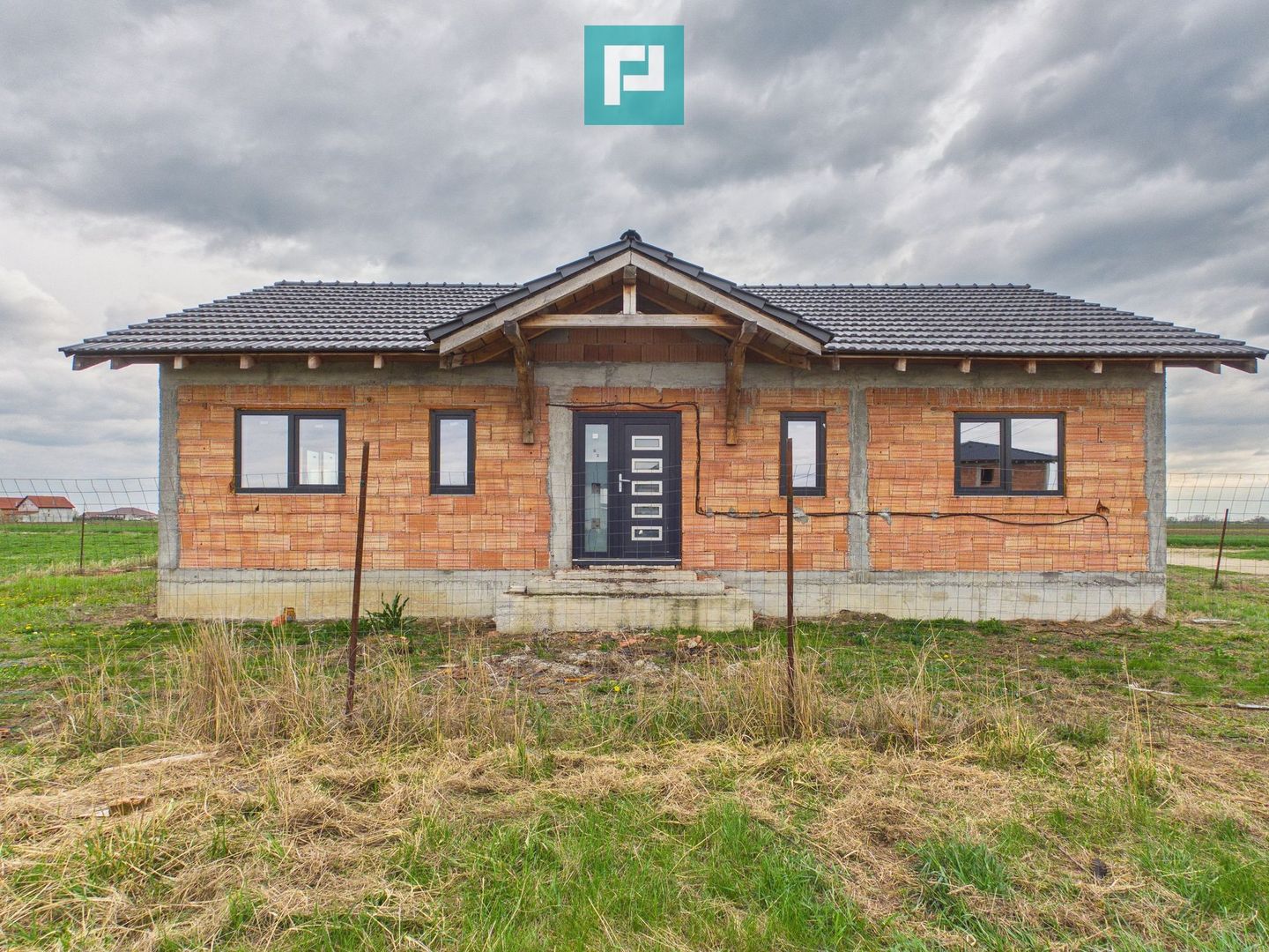 Casa nouă la roșu în Zimandcuz - Poză 1