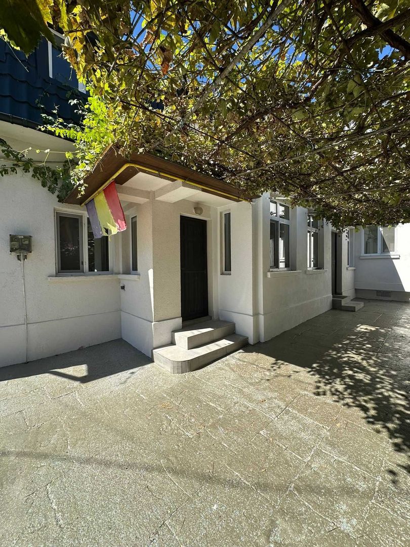 Casa deosebita  D+P+E+M zona centrala - Poză 4