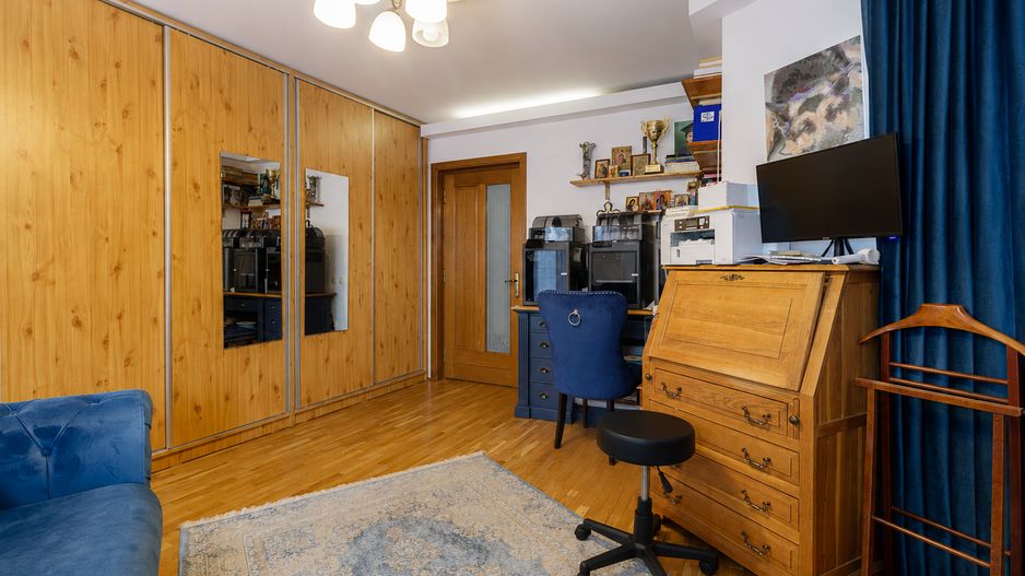 Vilă individuală cu 5 camere, piscină și curte generoasă | Mogoșoaia - Poză 24