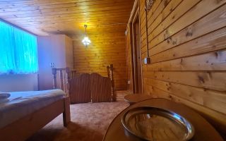 Cu 4.200mp teren, Vila cu potential turistic, in inima Predealului - Poză 2