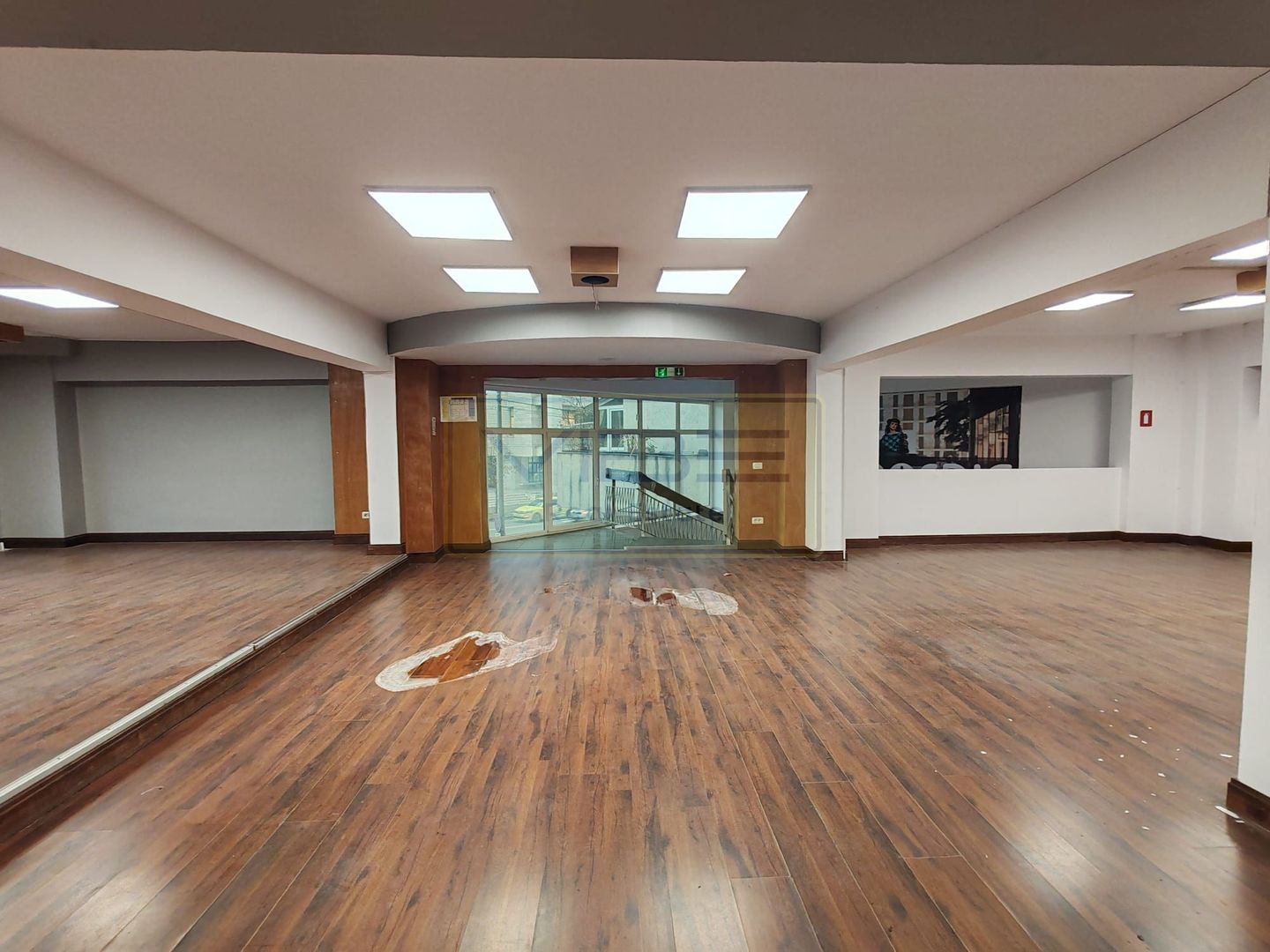 Sf. Lazar- Spatiu comercial la bulevard- vad/ trafic pietonal intens ! - Poză 12