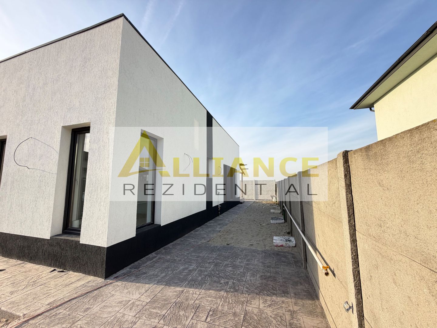 Casa moderna pe parter, 4 camere, teren 375 mp – ideala pentru familie - Poză 2