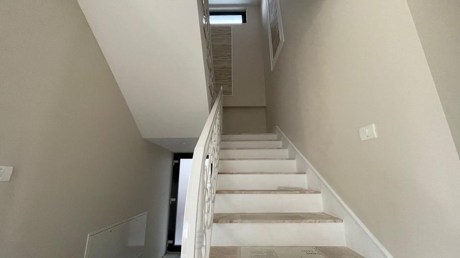 Duplex-4 dormitoare- despartit prin garaj -SUPER POZITIE - Poză 10