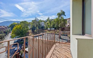 Casa pe 3 niveluri | Terasa cu priveliste | 3 parcari | Pozitie centrala - Poză 35