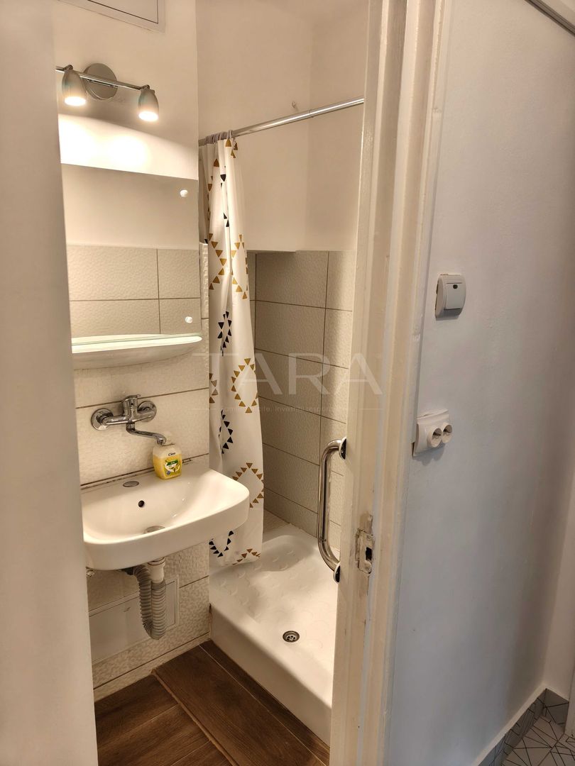 Apartament 2 camere decomandat, renovat complet, mobilat, sud-vest. - Poză 7