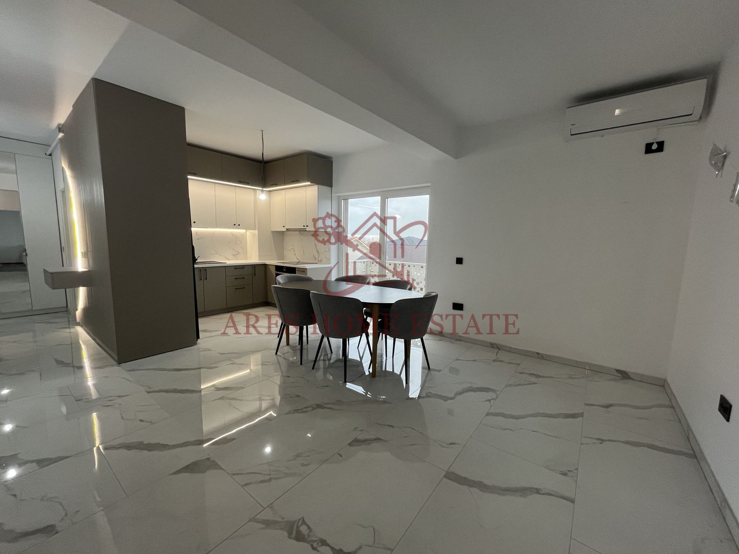 Apartament spatios | Etaj intermediar | Loc de parare cu CF | Mobilat - Poză 2