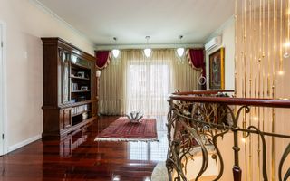 Chirie, casă, 3 nivele, 8 camere, str. Universității, Centru - Poză 15