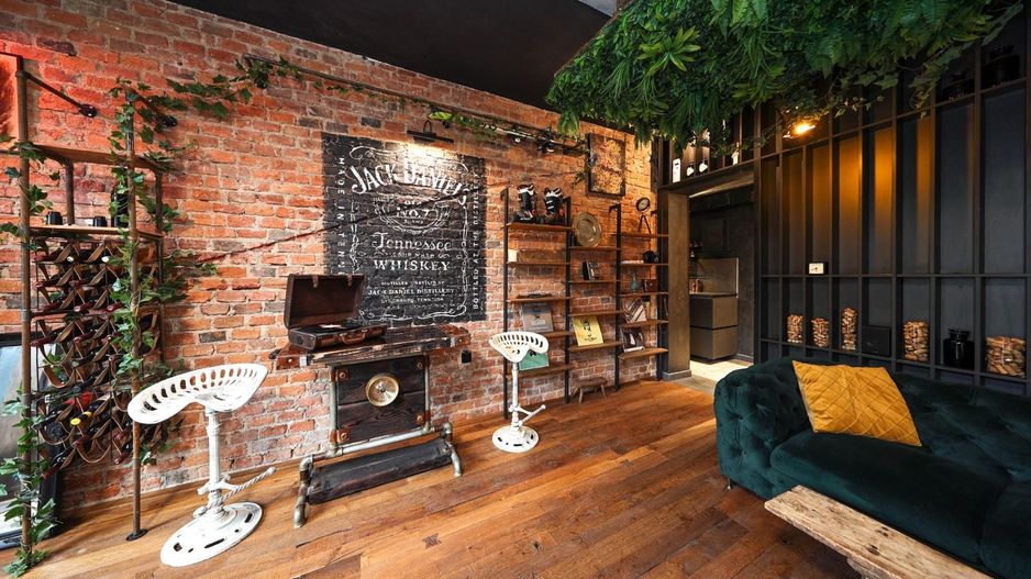 Bijuterie arhitecturală cu dotări smart in centrul Brasovului - Poză 2