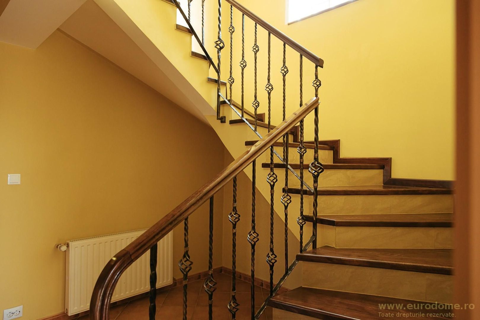 Casă nouă, intrare Stupini - Poză 36