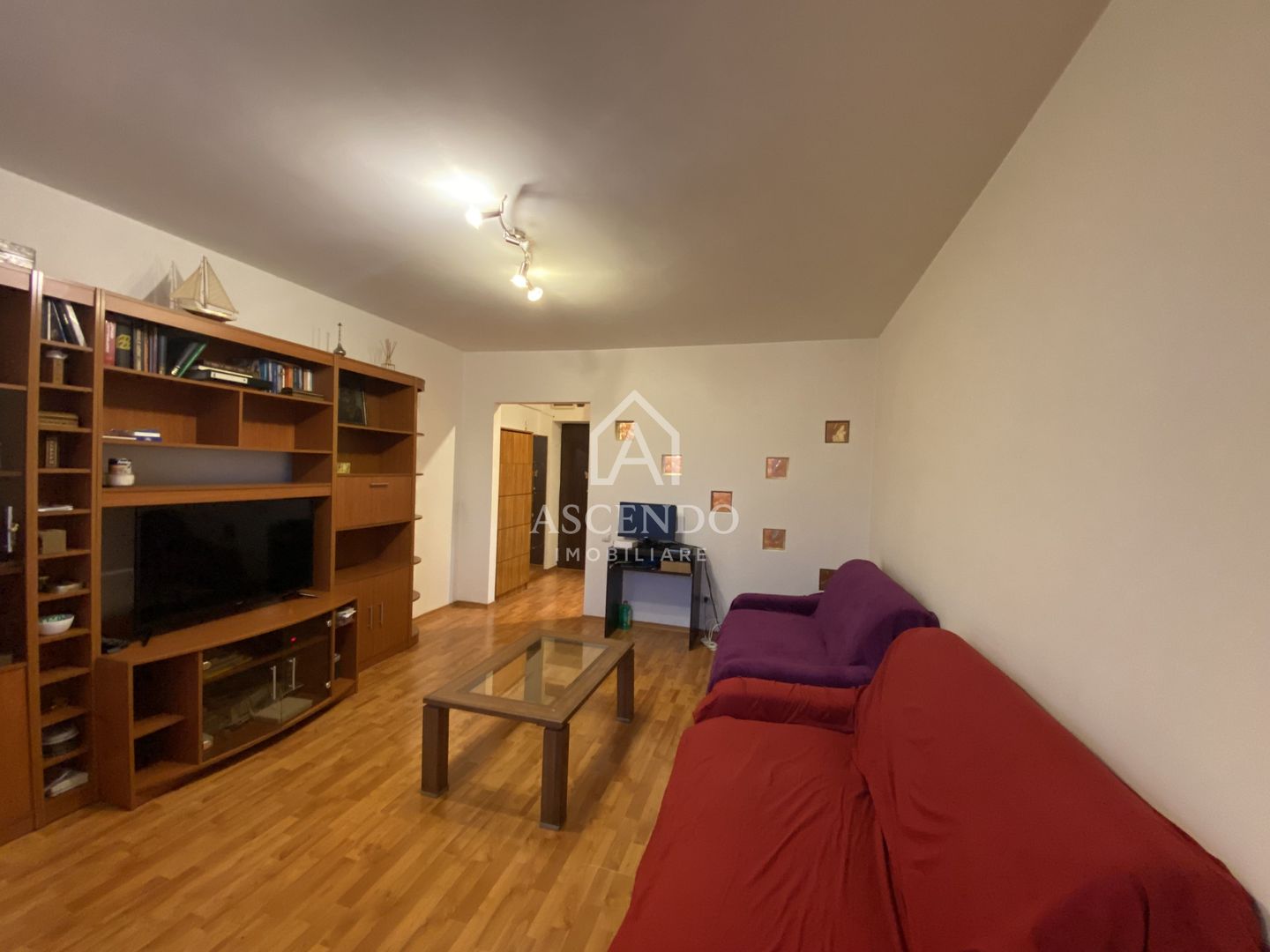 Vânzare apartament 2 camere Drumul Taberei, aproape de metrou - Poză 2
