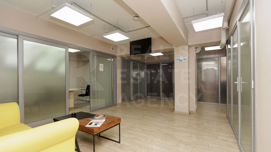 Chirie, oficiu 157 mp, strada București, Centru - Poză 5