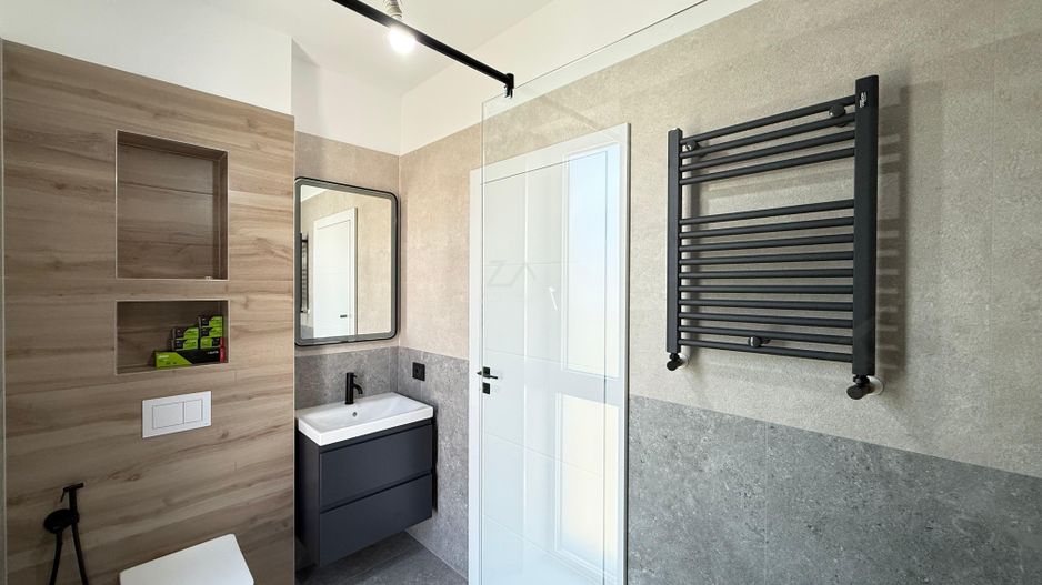 Ap pe 2 niveluri. 3 camere, 2 bai. 2 locuri de parcare. - Poză 4