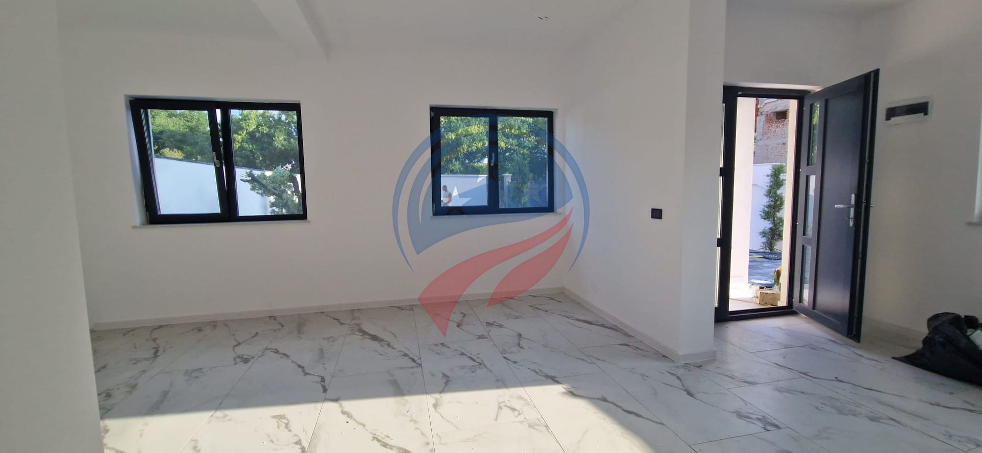 Casă modernă de lux – 4 camere, teren 373 mp, curte amenajată - Poză 12