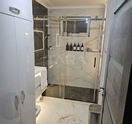 Apartament cu 3 camere in zona centrala - Poză 6