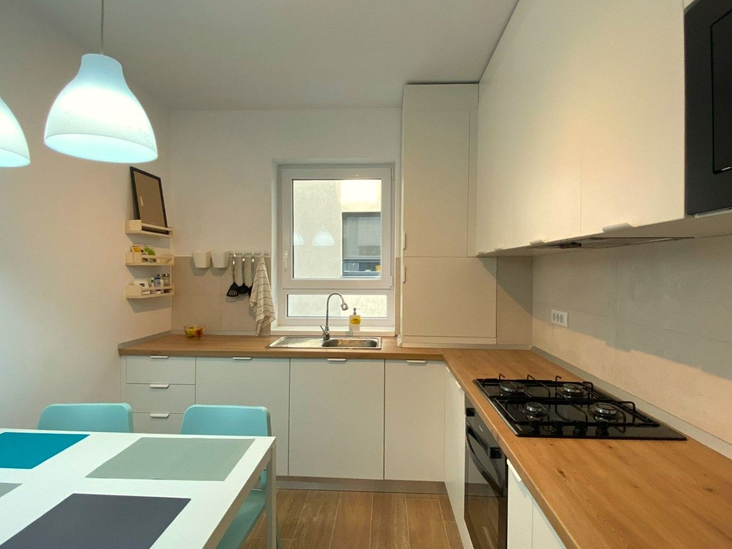 Exclusivitate - Apartament în bloc nou, mobilat si utilat,  gradină, loc parcare - Poză 12