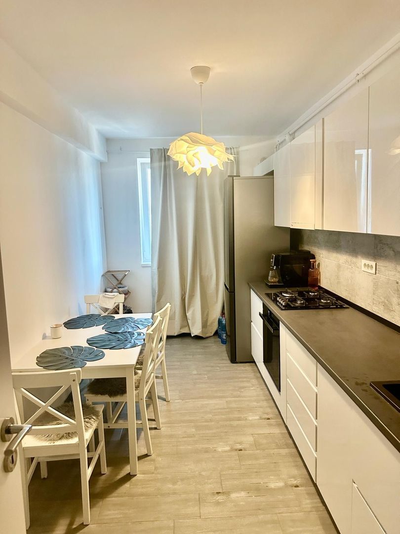 Apartament 2 camere,suprafata generoasa,mobilat si utilat,loc parcare subteran - Poză 1