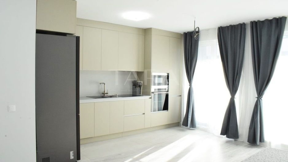 Apartament cu 3 camere, 2 băi, 2 logii și parcare subterană. - Poză 2