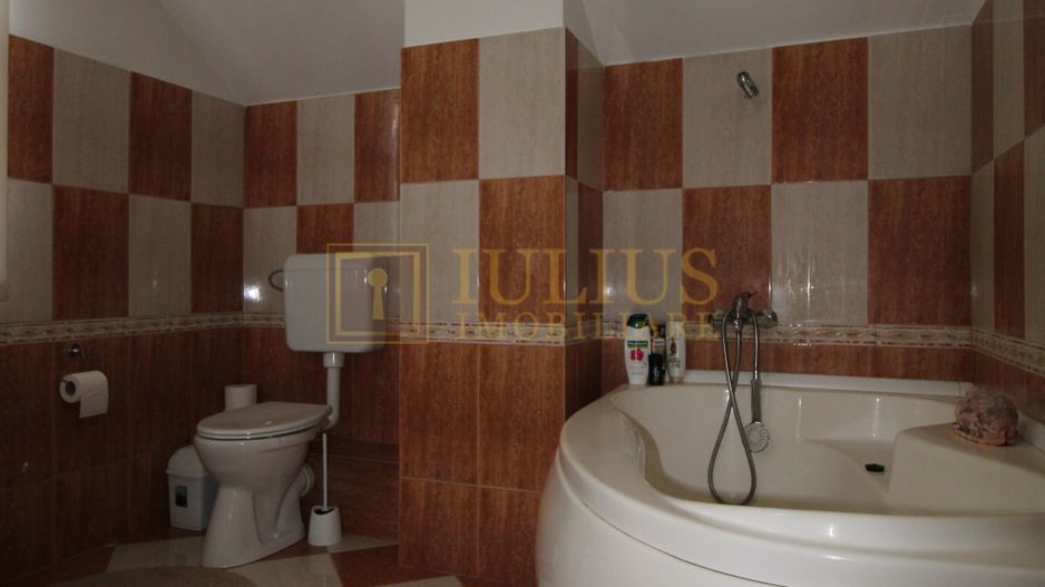 Casa in Blascovici, 5 camere + 3 bai, centrala proprie - Poză 28