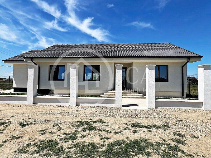 Casa de vanzare cu 4 camere in zona Santandrei, Oradea - Poză 1