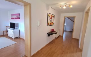 Vila spațioasă și recent renovată în Ghiroda! - Poză 21