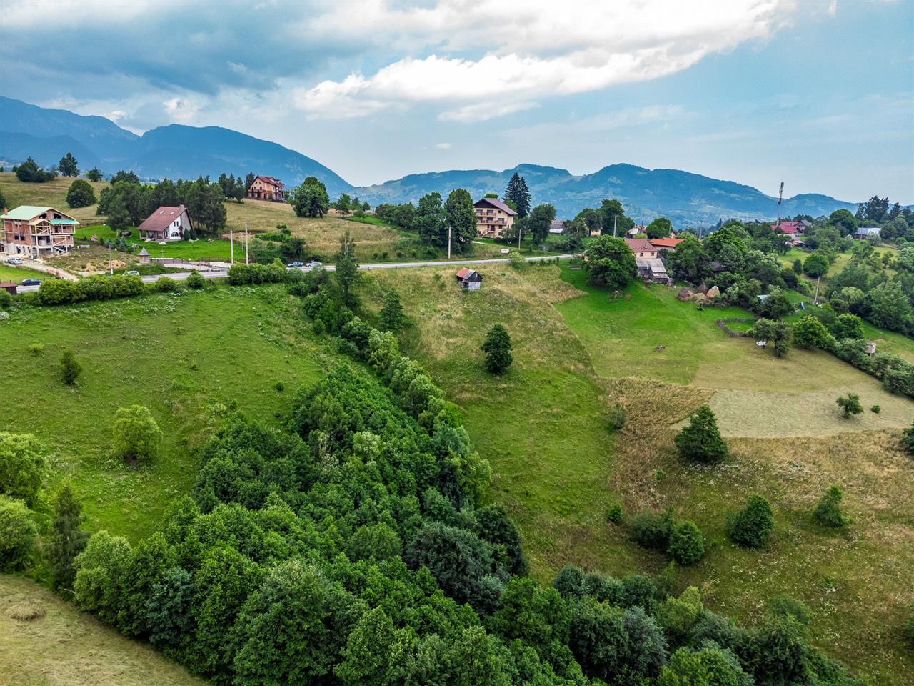 Aproape 4.000 mp, in fascinatia decorului montan, Bran, Moieciu de Jos, Brasov - Poză 10