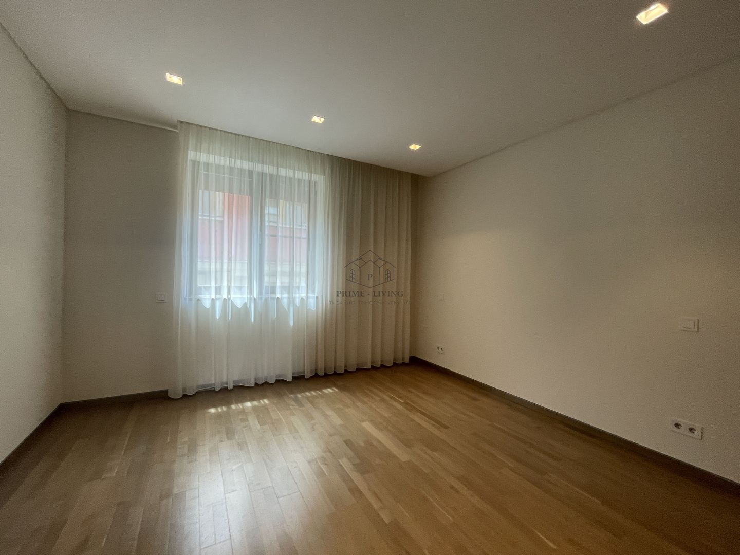 APARTAMENT SPATIOS DE LUX CU 4 DORMITOARE LA INCHIRIERE IN PRIMAVERII - Poză 17