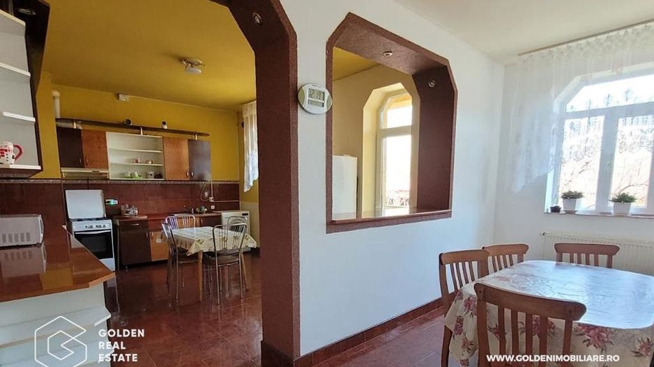 Casa tip duplex cu mult spatiu interior, 8 camere, zona Gai - Poză 2