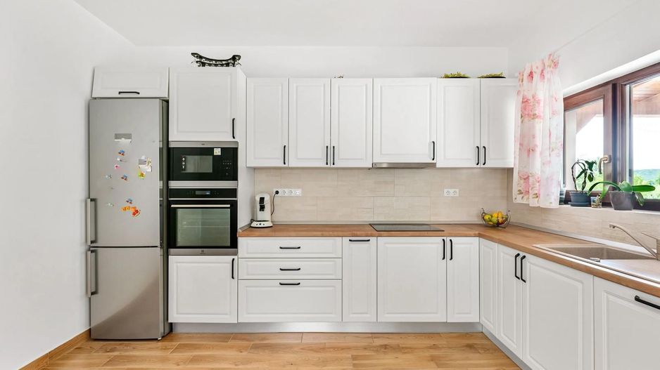 De inchiriat Casa moderna 160 mp teren 1000 mp Tocile Sadu - Poză 4