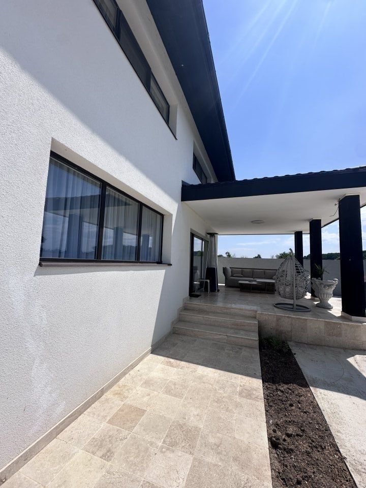 Vila cu ieşire la lac - Poză 2