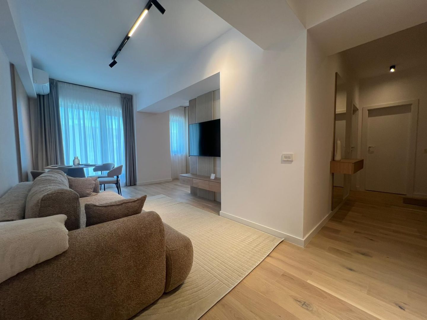 Apartament 2 Camere în First Estate | Prima Închiriere | Parcare - Poză 3