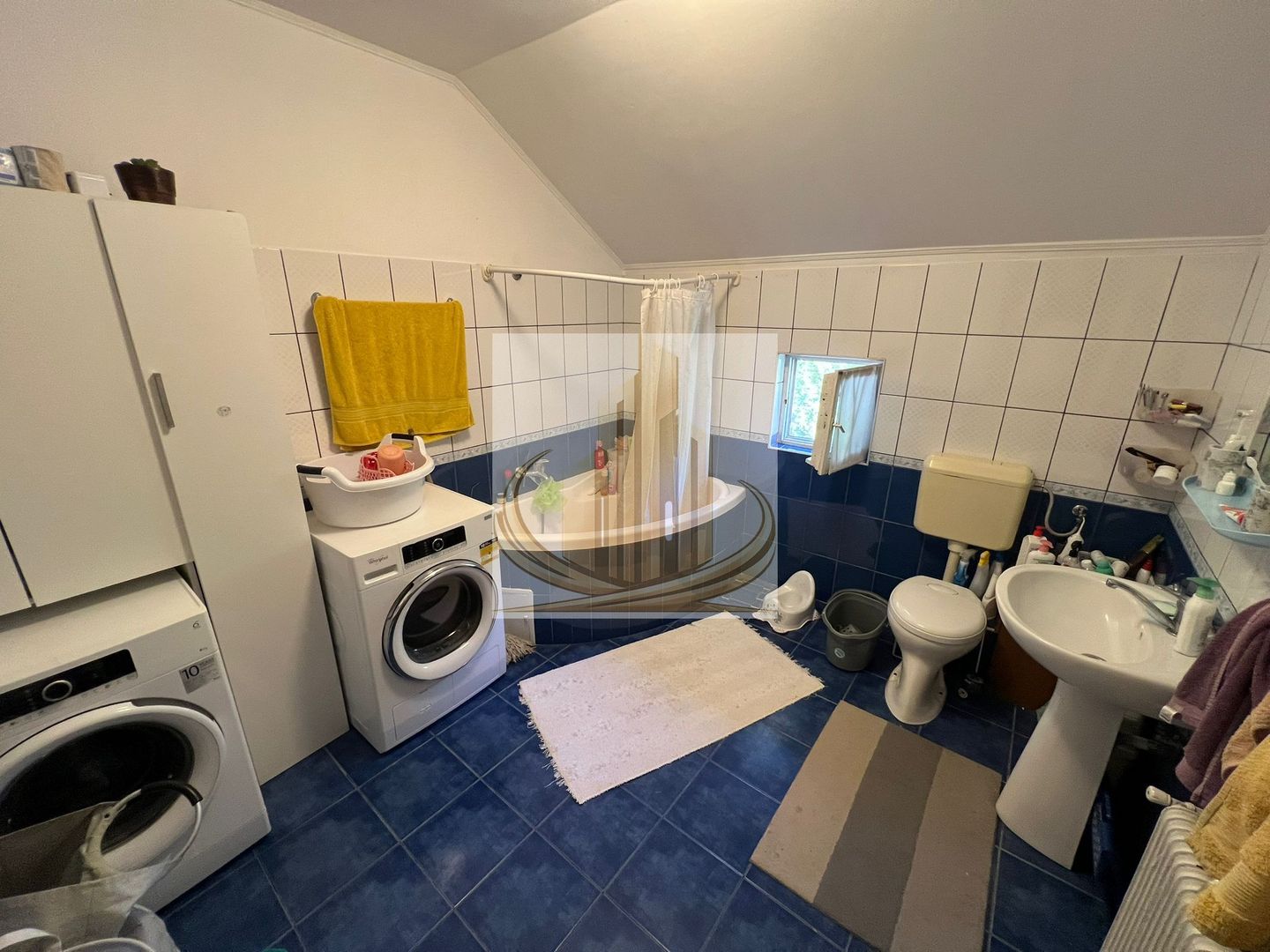 Casă spațioasă cu 2 apartamente, acces din 2 străzi – zona Lipovei - Poză 13