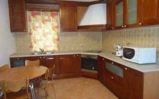 VILA RECENT RENOVATA LA INCHIRIERE - Poză 4