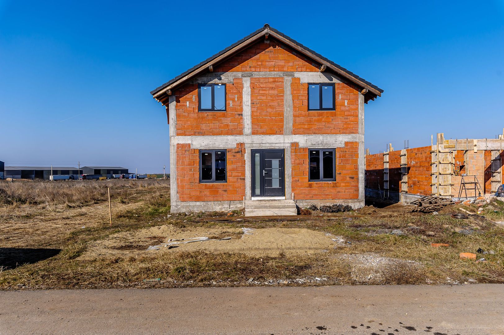 Casă spațioasă în cartier rezidențial în expansiune – Tisa Nouă, Arad - Poză 2