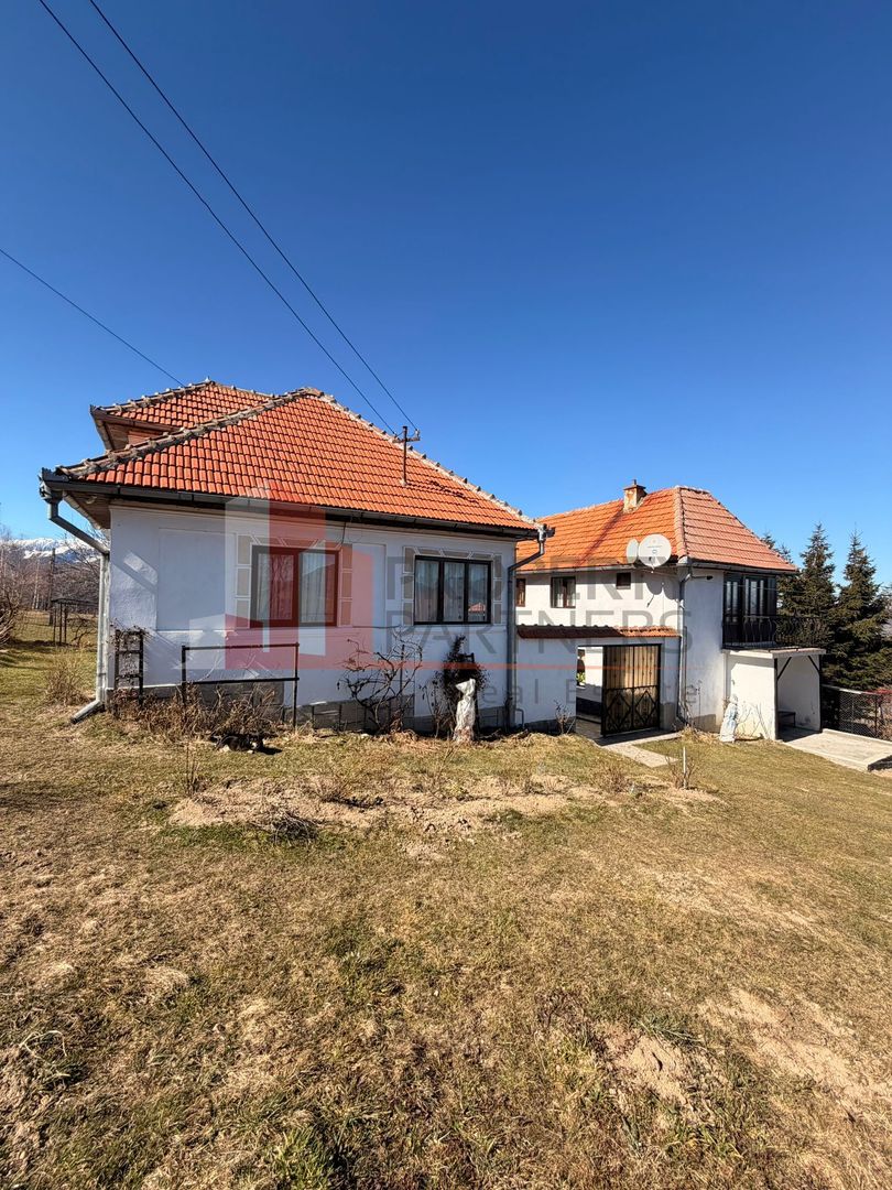Casă tradițională cu 1800 mp teren  în Sohodol, Bran | Priveliște superba - Poză 3