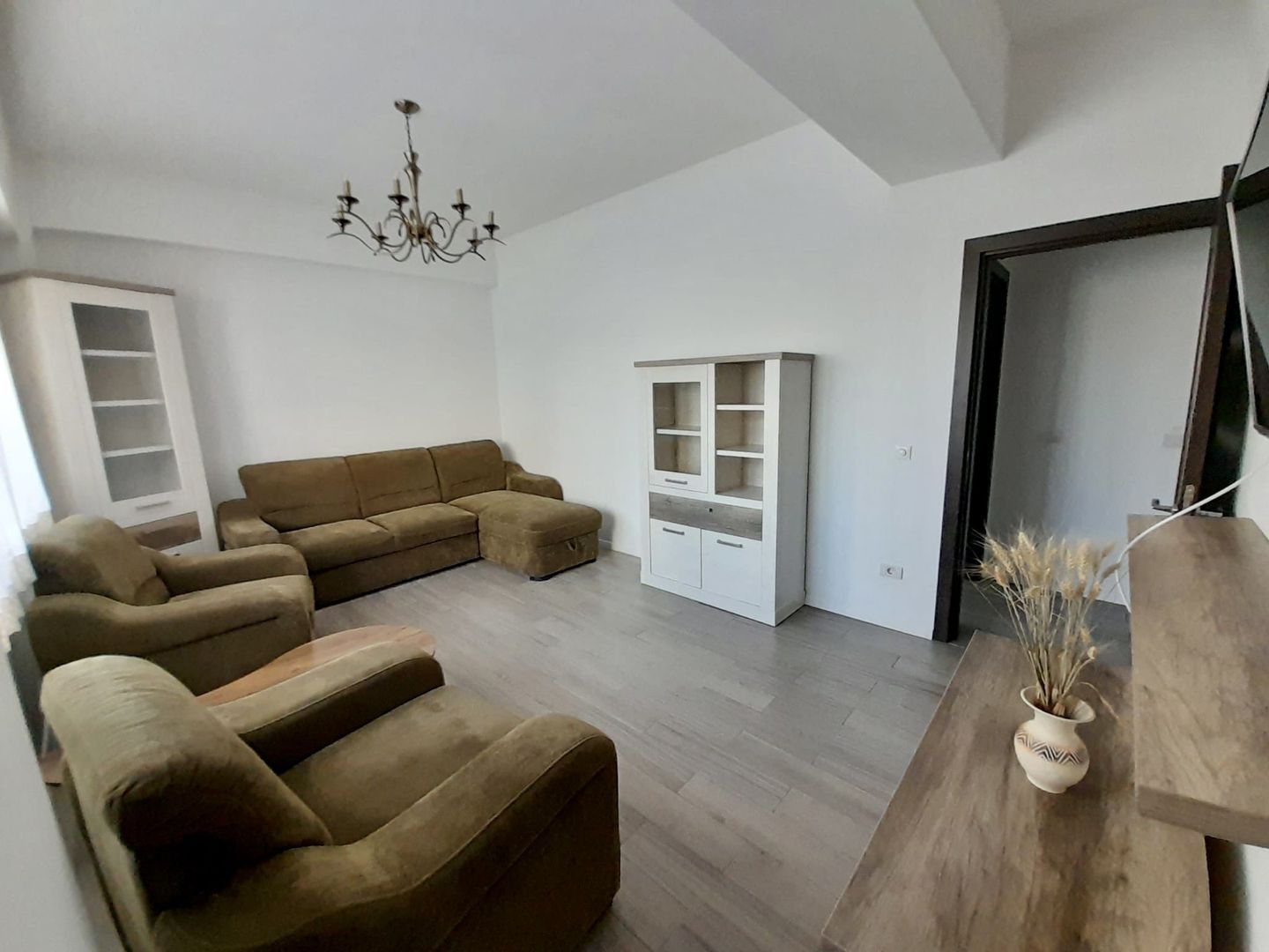 APARTAMENT LA PRIMA INCHIRIERE CU CURTE - Poză 1