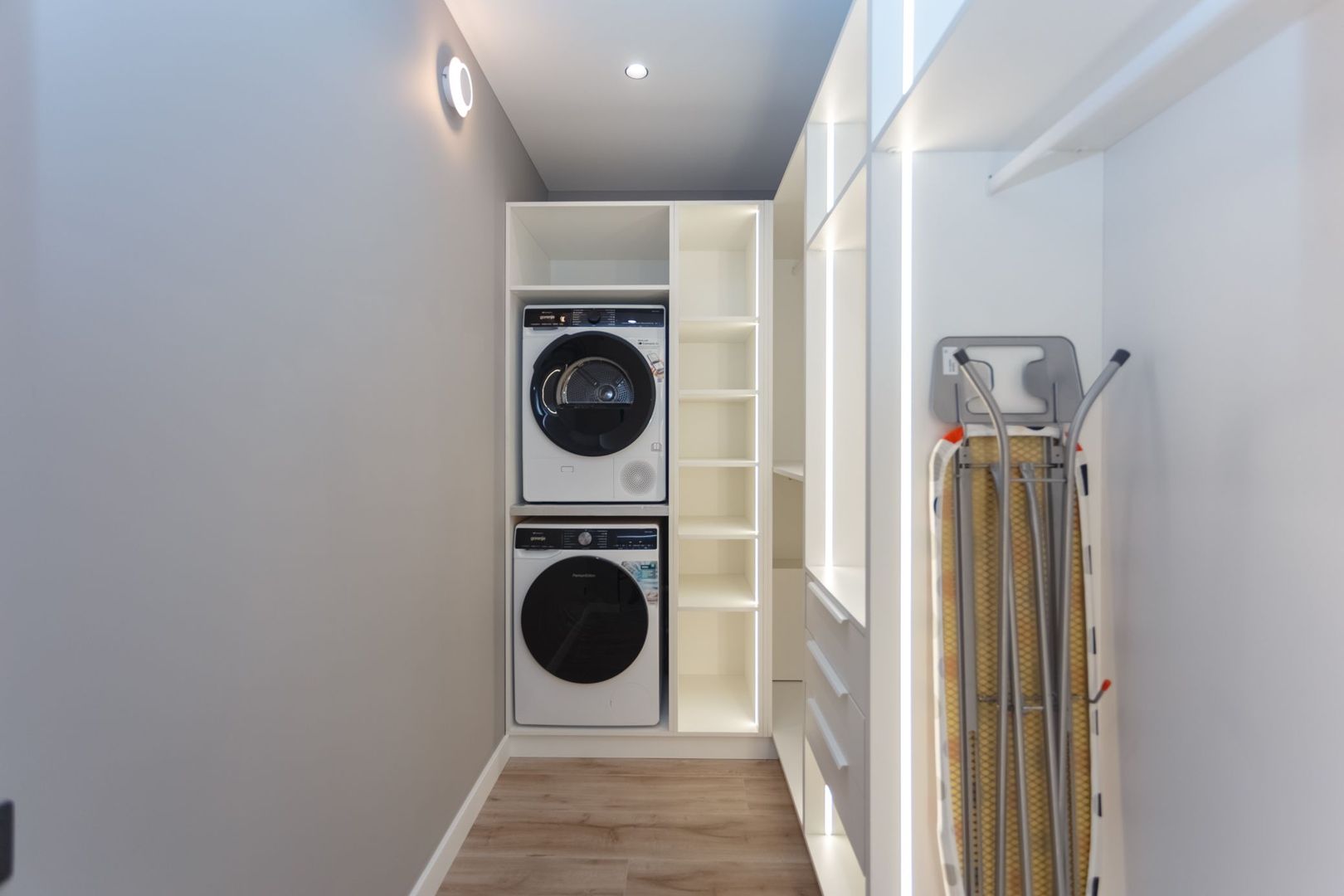 De închiriat apartament, 3 dormitoare + terasă, str. Teatrală 3, Centru. - Poză 17