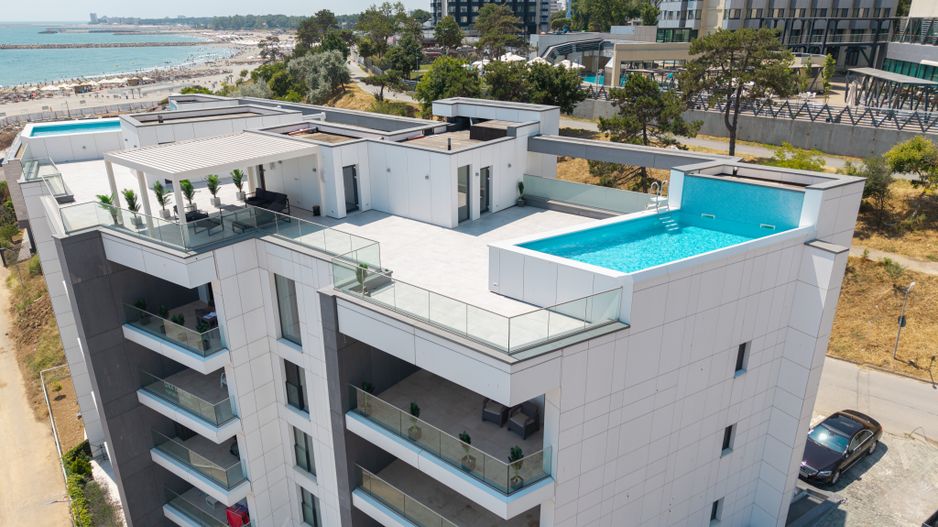 PENTHOUSE CU PISCINA, VEDERE PANORAMICA LA MARE/FALEZA OLIMP - Poză 1