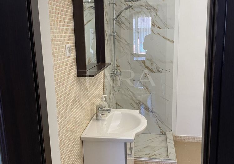 Apartament cu 3 camere, renovat, două balcoane, parcare, zona Teilor. - Poză 8