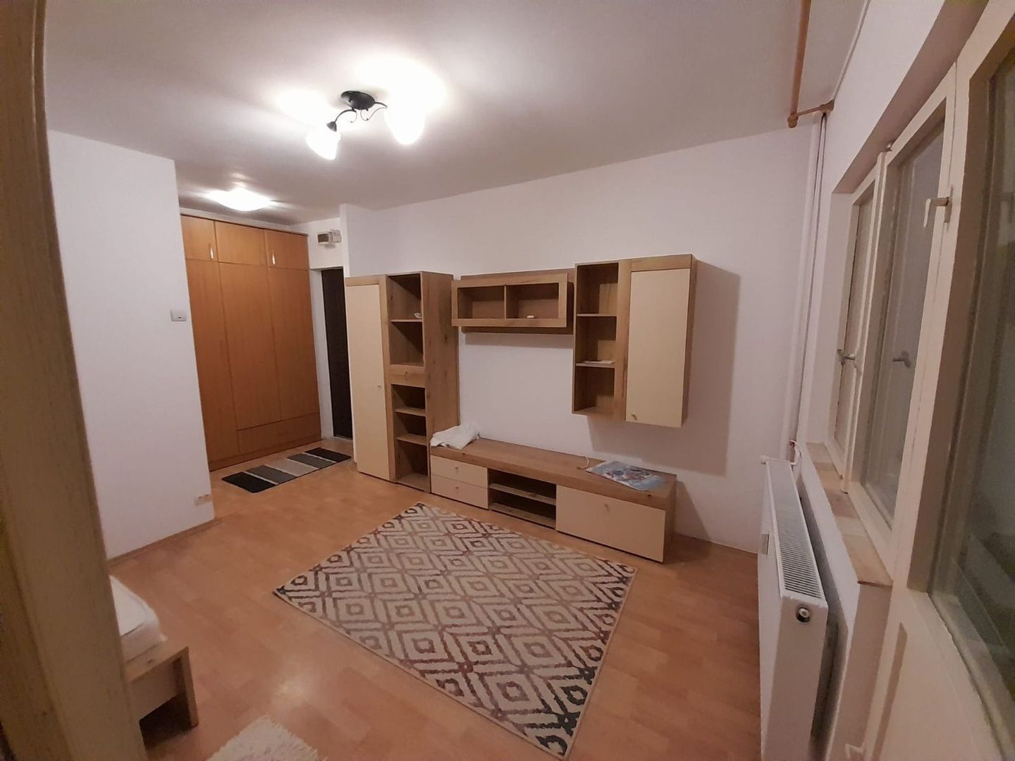 Garsonieră spațioasă, bloc anvelopat, zona Sebastian – Vulcan-Pet friendly - Poză 1